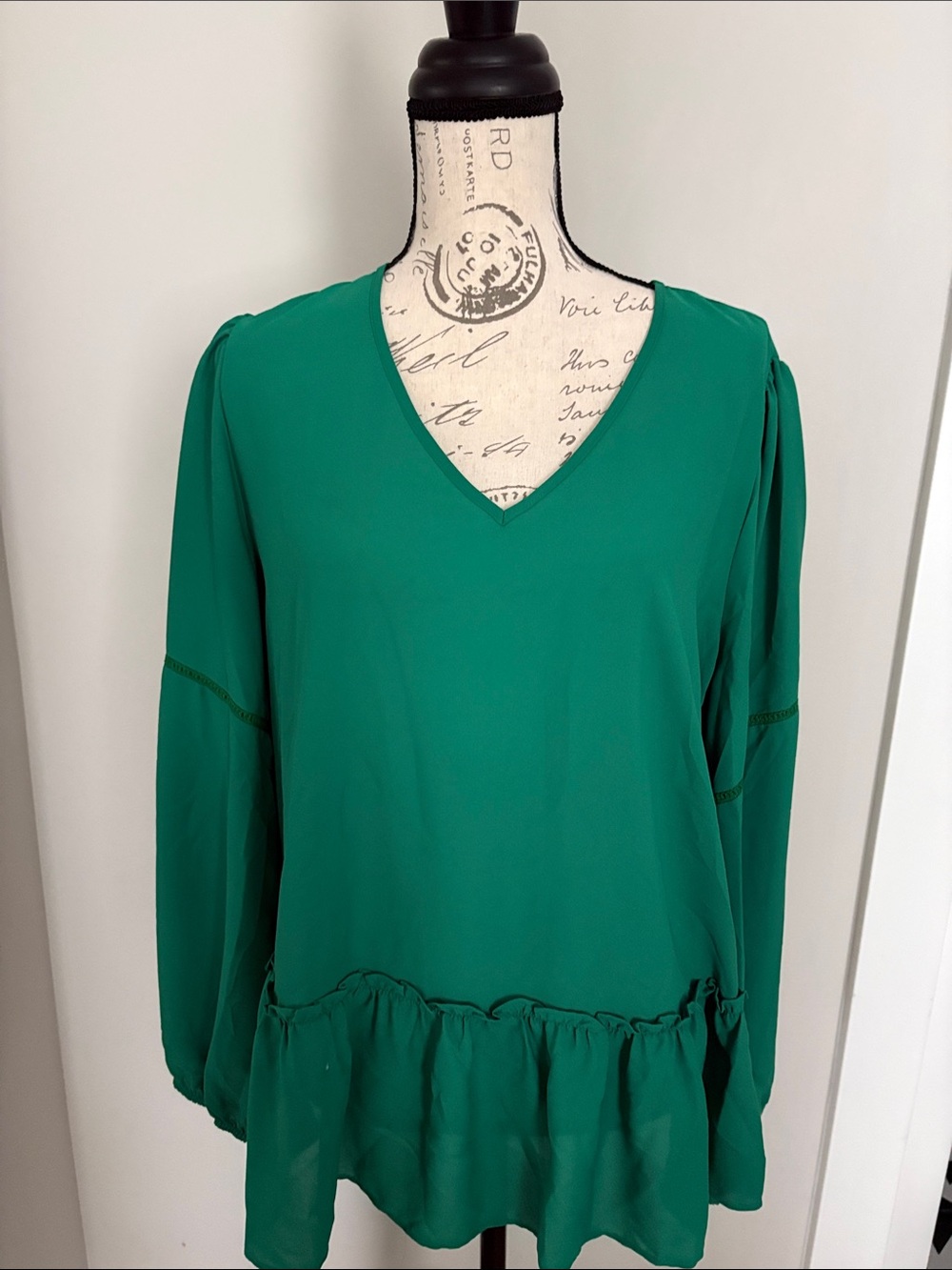 Pleione XL Emerald Green V-Neck Ruffle-Hem Blouse